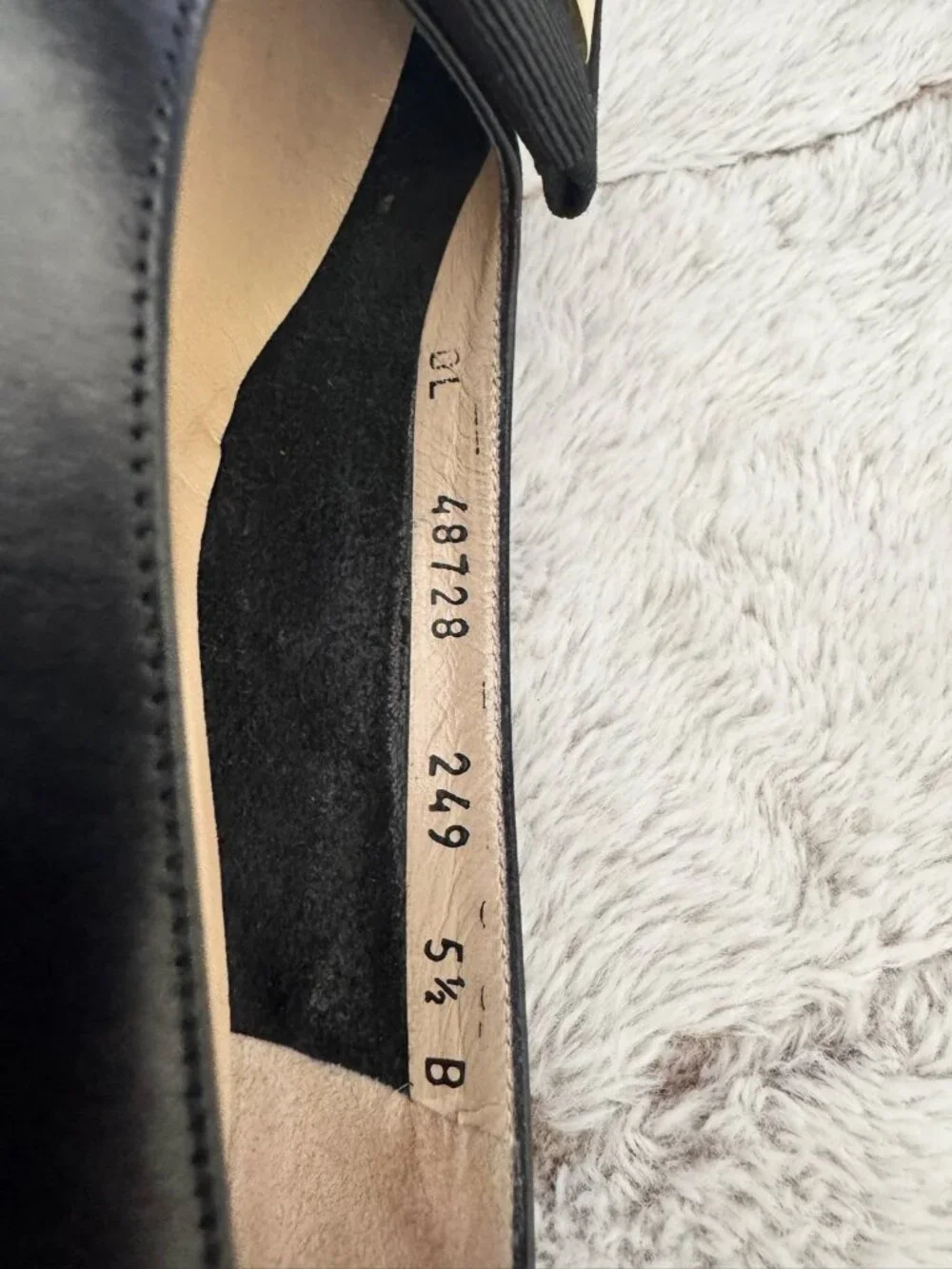 NEW Salvatore Ferragamo Vara Black Leather Bow Block Heel Pumps Size 5.5 B